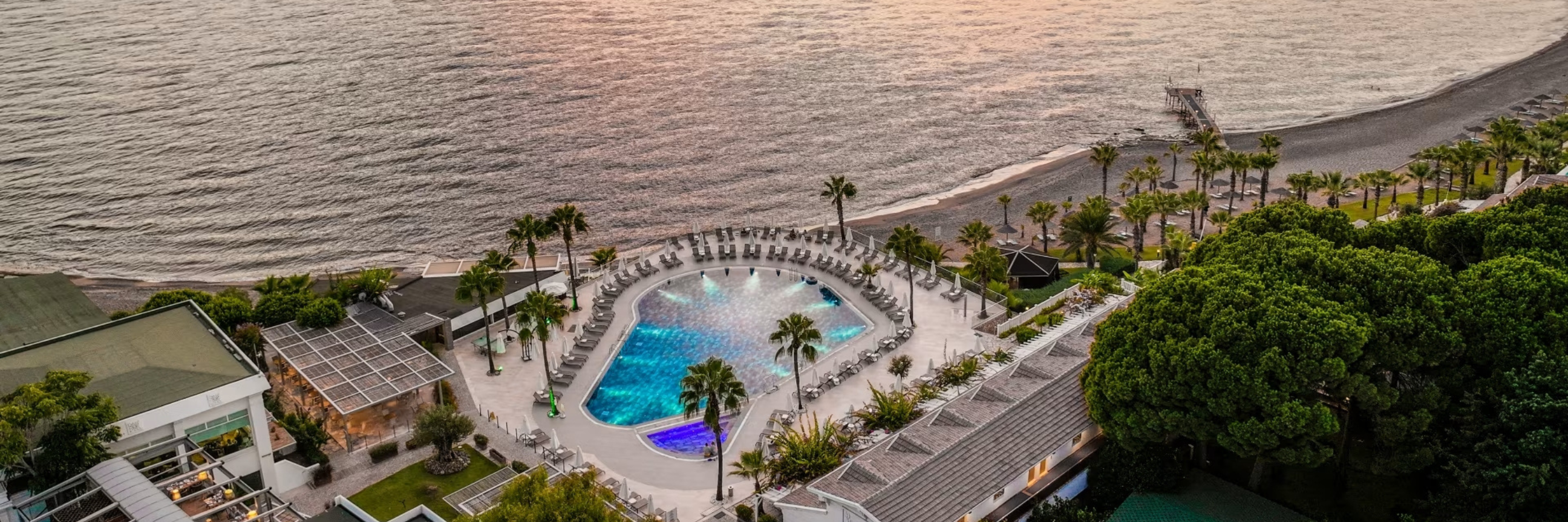 Pool im Hotel Flora Garden Beach Hotel Ein Abend am Pool im Flora Garden Beach Hotel